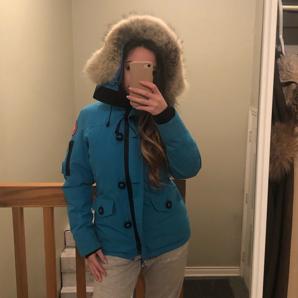 Authentic Canada Goose Montebello Parka - Picture 3 of 16